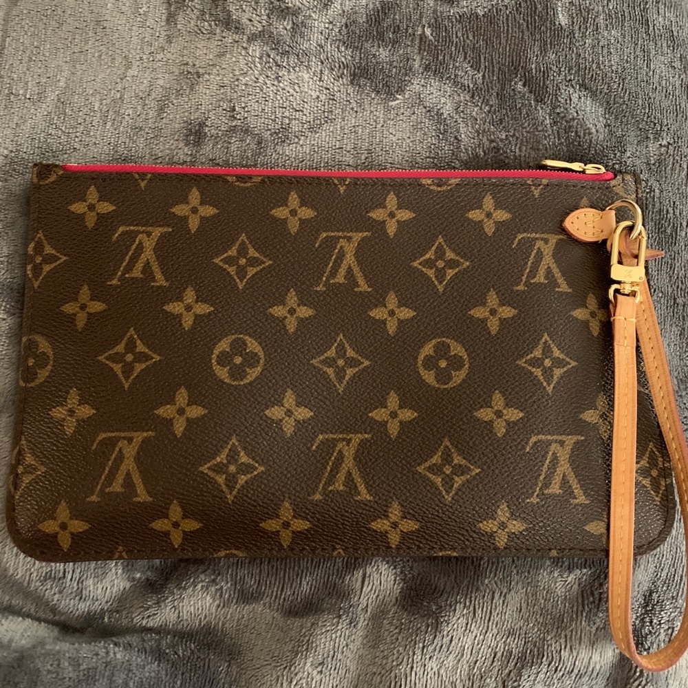 ***SOLD***Neverfull MM pouchette ***SOLD***